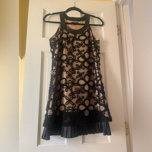 EUC RYU FLORAL EMBROIDERED DRESS WITH PLEATING